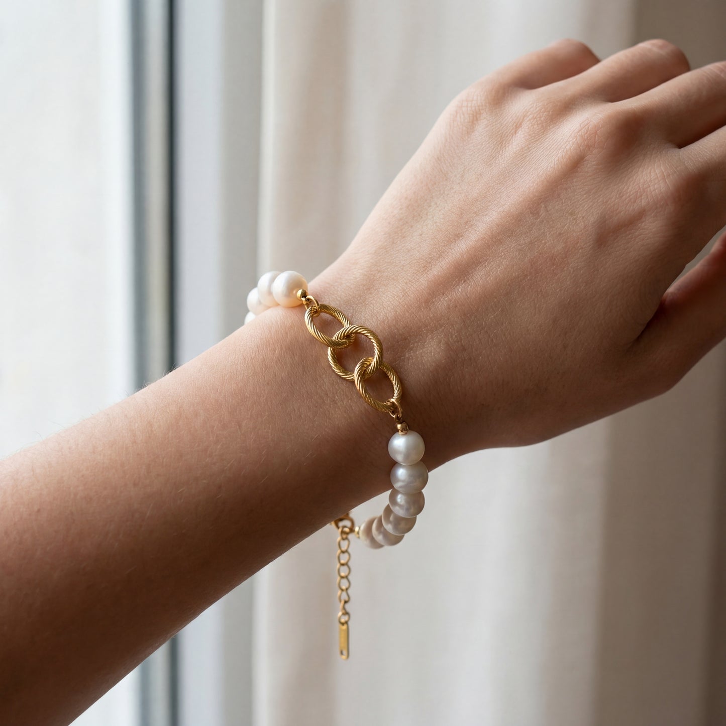 Elara Pearl Bracelet