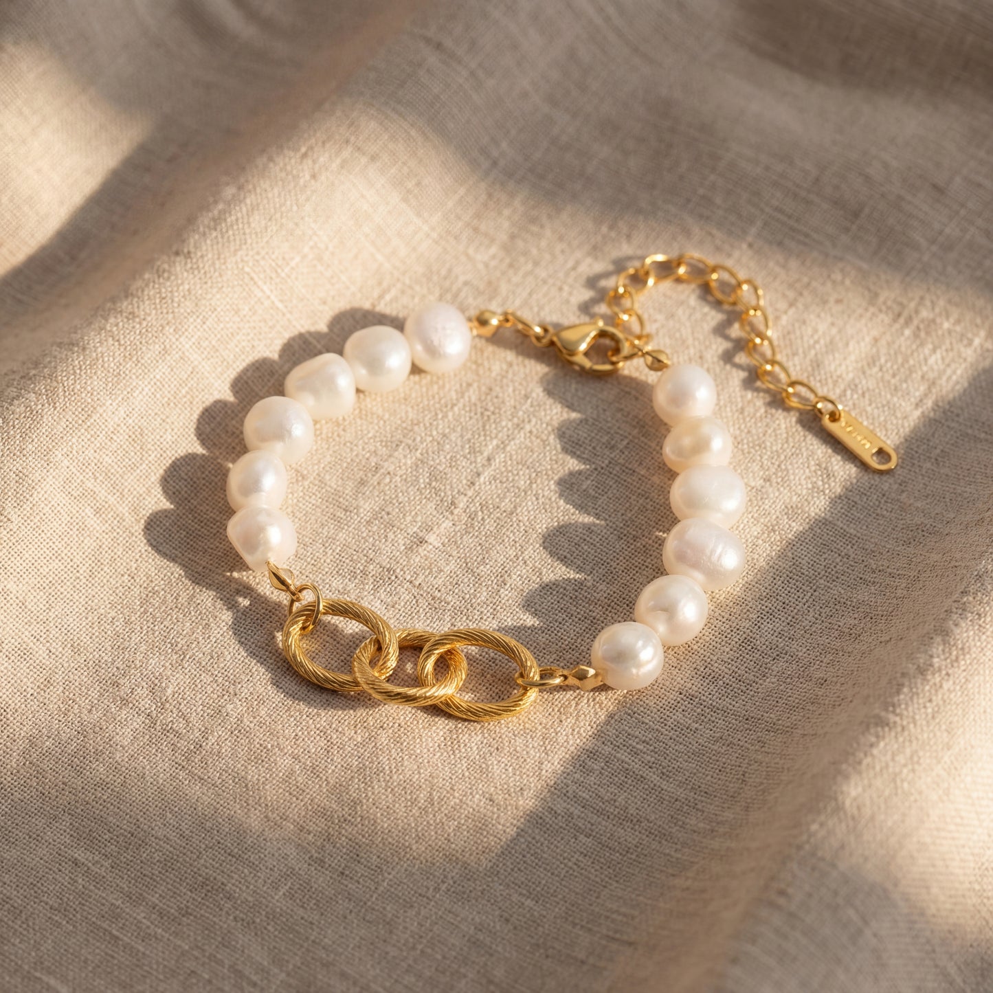 Elara Pearl Bracelet