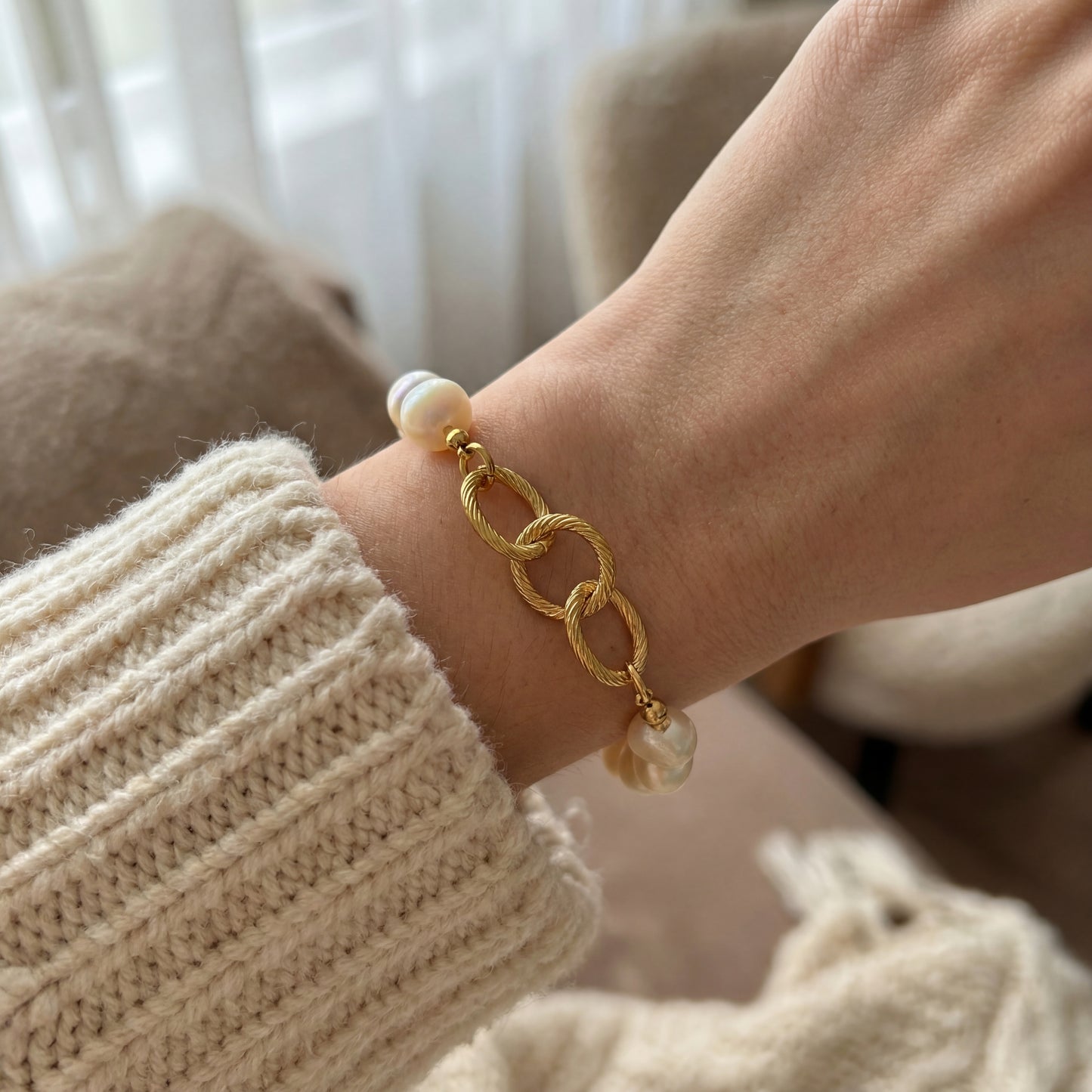 Elara Pearl Bracelet