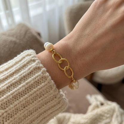 Elara Pearl Bracelet