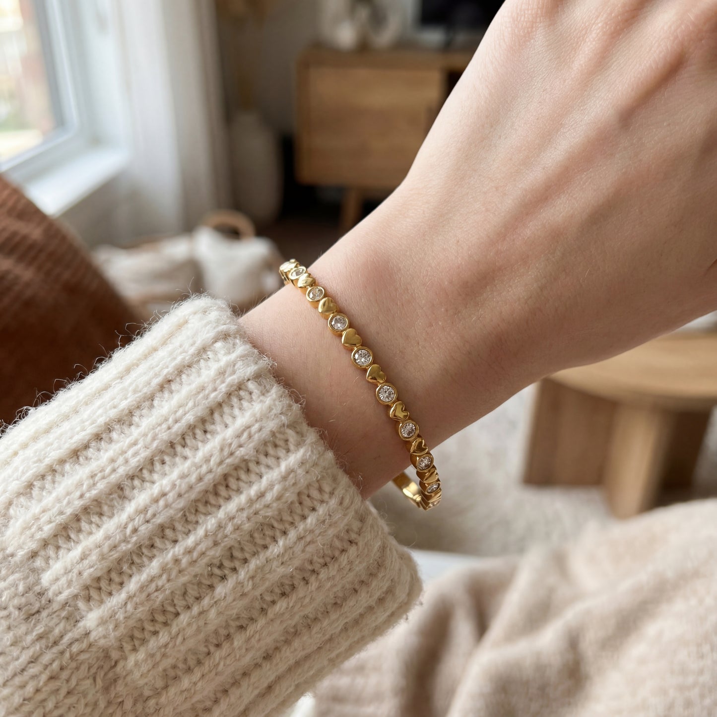 Valora Heart Bangle